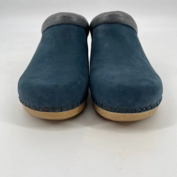 Dansko Navy and Beige Clogs - Picture 4 of 9